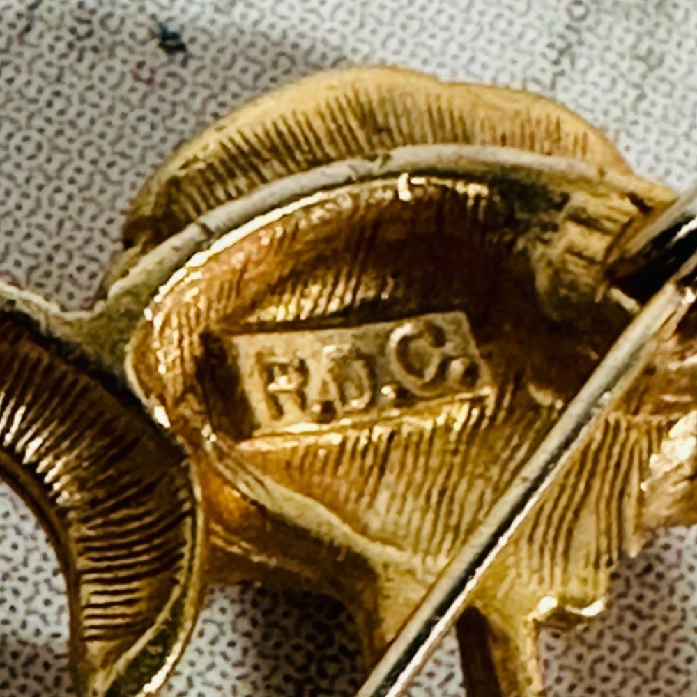 VINTAGE ROSE IN HEART PIN BROOCH GOLD TONE SIGNED R.D.C. PRINCESS DIANA MEMORIAL - Picture 3 of 3